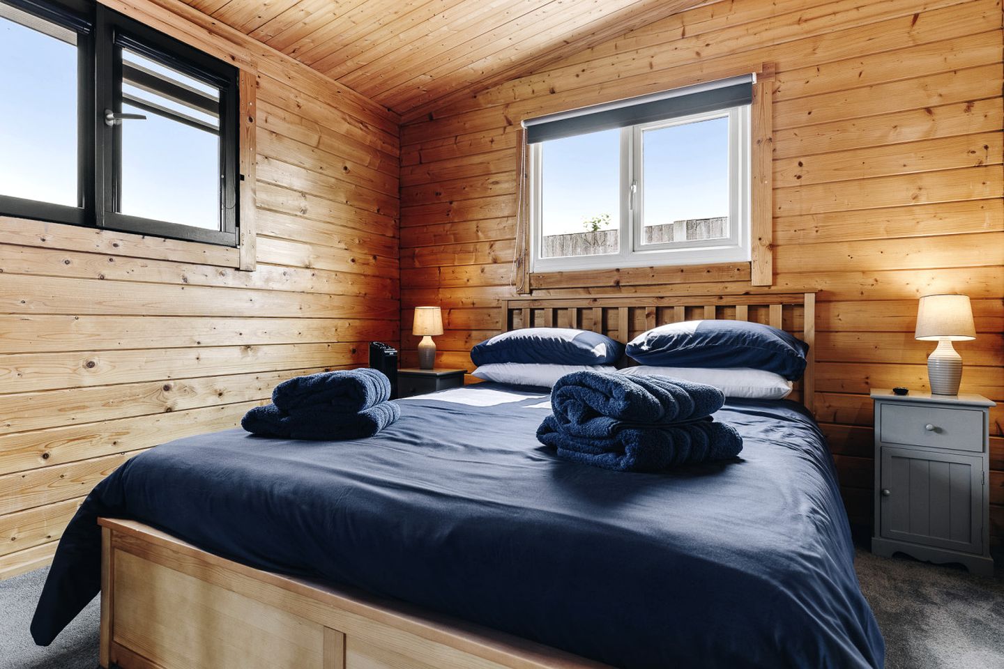 Gorgeous Fully-Equipped Cabin with Spectacular Outdoor Living Space in UK