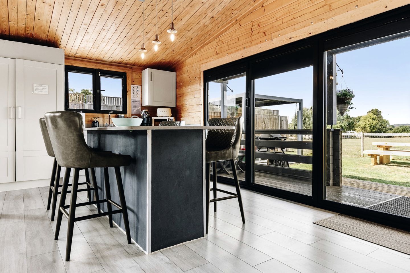 Gorgeous Fully-Equipped Cabin with Spectacular Outdoor Living Space in UK