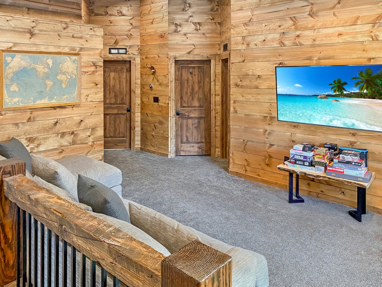 Gorgeous and Fully Equipped Cabin with Hot Tub in Duck Creek Village, Perfect for a Family Holiday in the Mountains