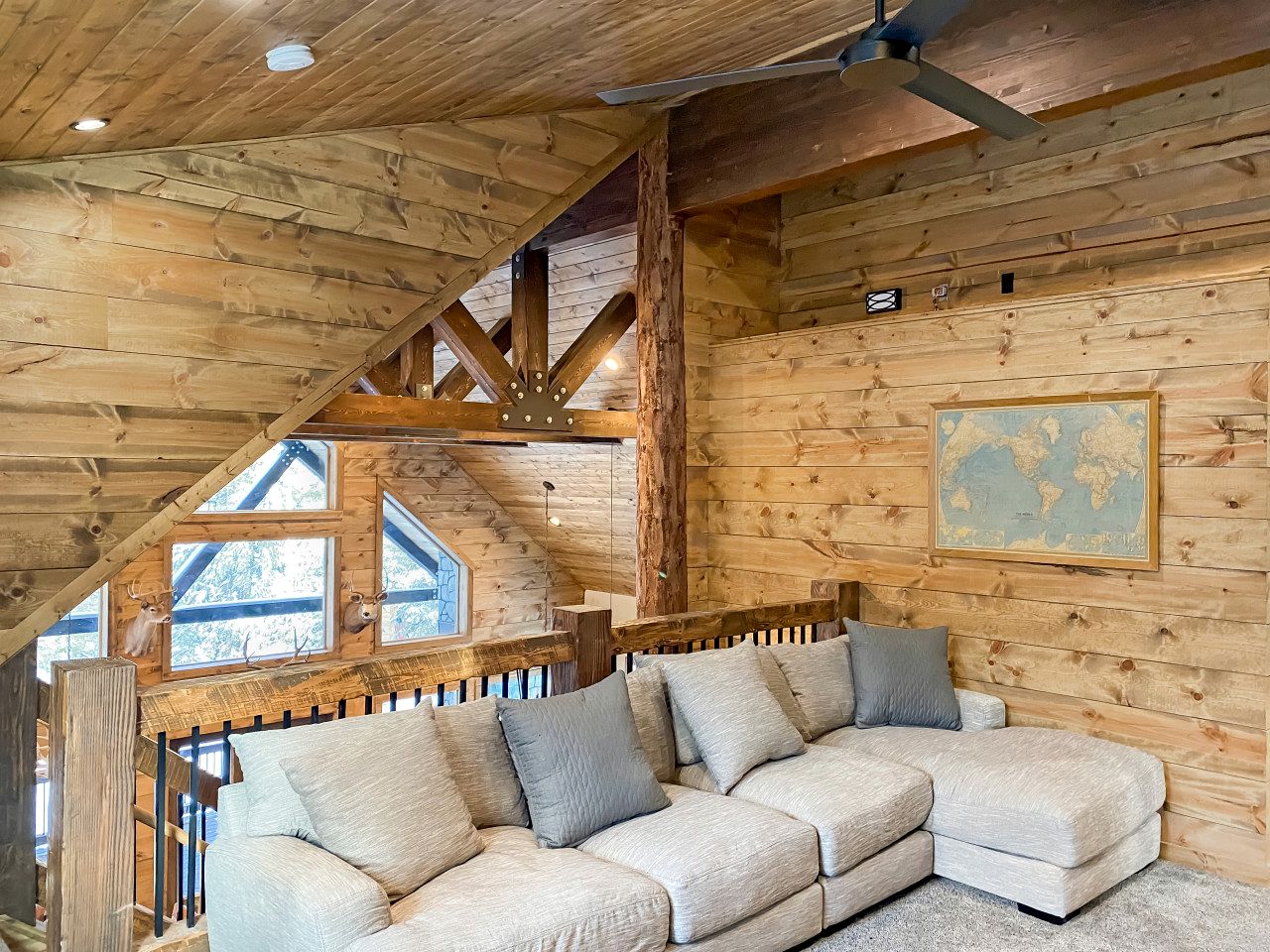 Gorgeous and Fully Equipped Cabin with Hot Tub in Duck Creek Village, Perfect for a Family Holiday in the Mountains