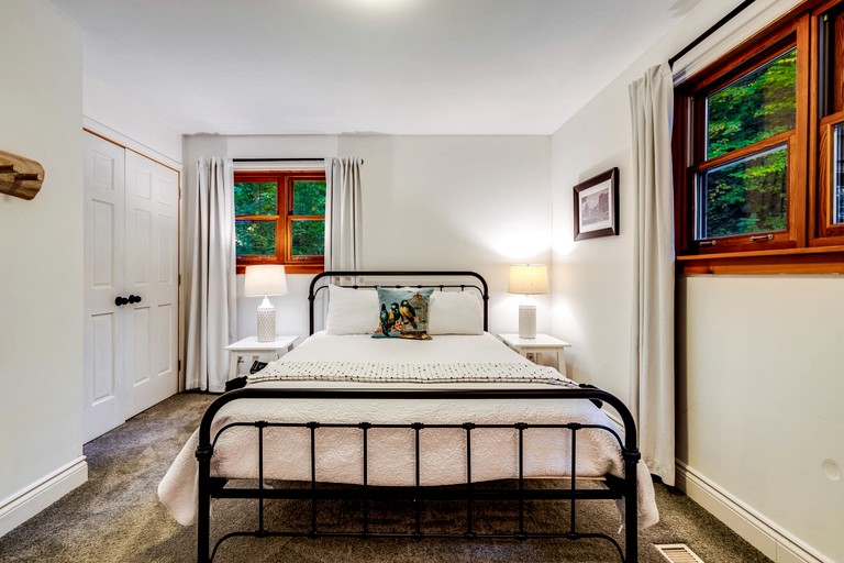 Cabins (Canada, Huntsville, Ontario)