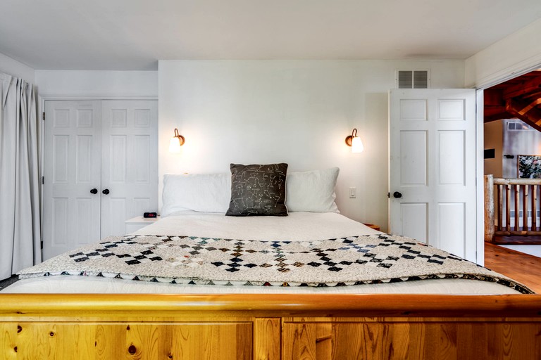 Cabins (Canada, Huntsville, Ontario)