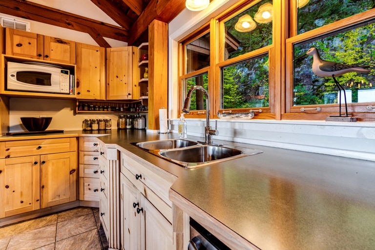 Cabins (Canada, Huntsville, Ontario)