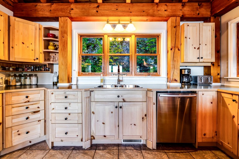 Cabins (Canada, Huntsville, Ontario)