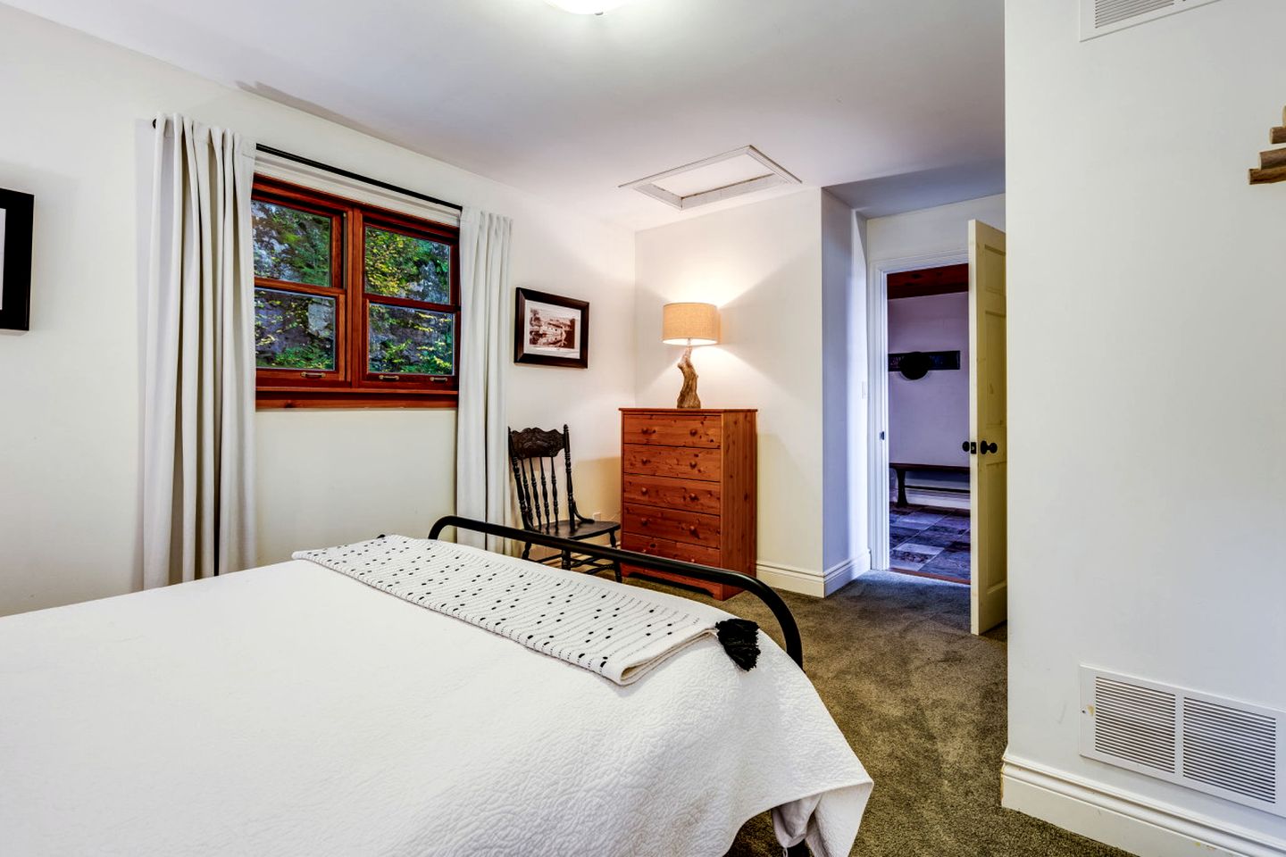 Gorgeous Lakefront Cabin with Fireplace in Huntsville, Ontario