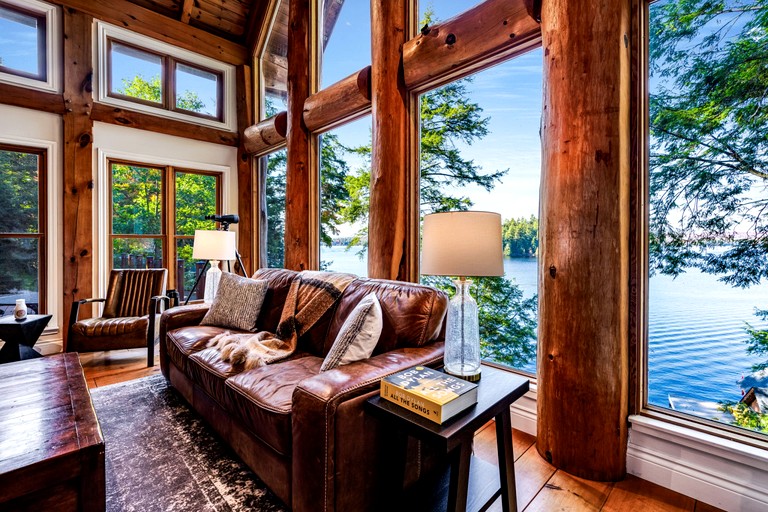 Cabins (Canada, Huntsville, Ontario)