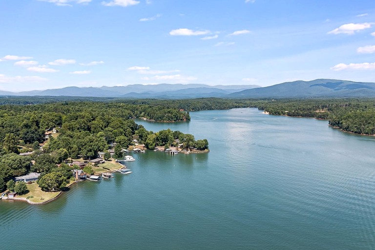 Cabins (United States of America, Nebo, North Carolina)