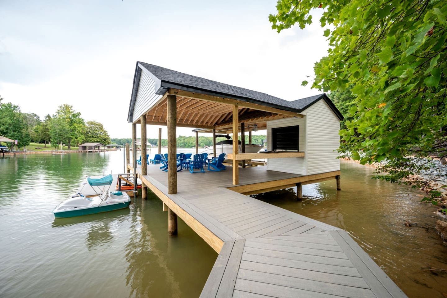 Stunning Lakefront Cottage with Fireplace and Barbecue in Huddleston, Virginia