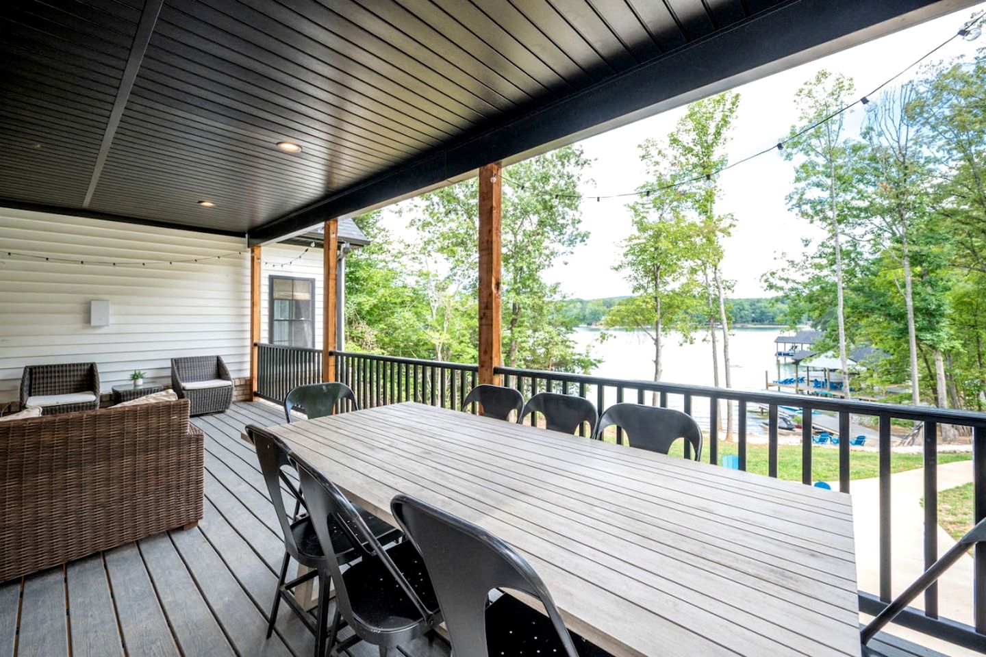 Stunning Lakefront Cottage with Fireplace and Barbecue in Huddleston, Virginia
