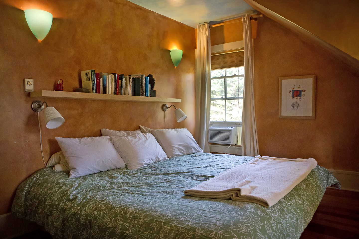 Gorgeous, Lakefront Vacation Rental in the Charming Town of Wayne in Central Maine