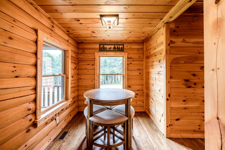 Cabins (United States of America, Forest, Virginia)