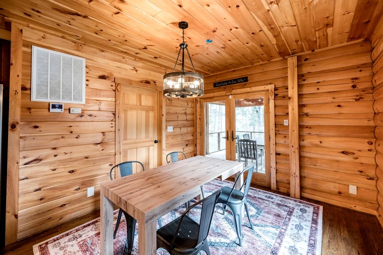 Cabins (United States of America, Forest, Virginia)