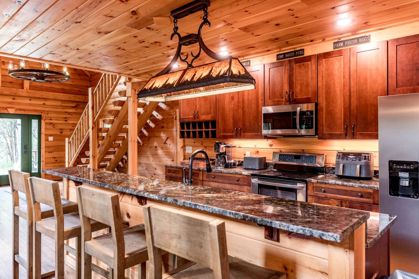 Awesome Wooden Cabin with Stunning Sights in Forest, Virginia