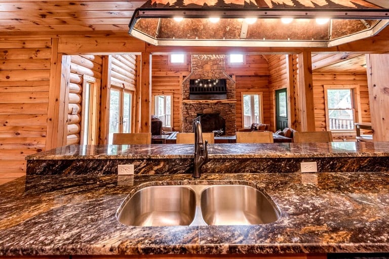 Cabins (United States of America, Forest, Virginia)