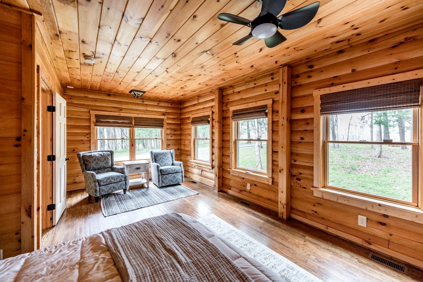 Awesome Wooden Cabin with Stunning Sights in Forest, Virginia