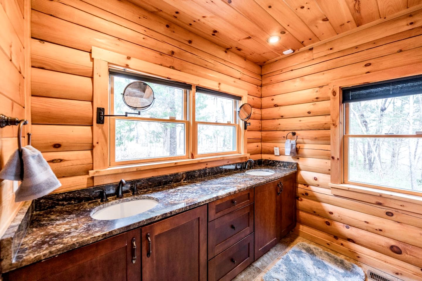 Awesome Wooden Cabin with Stunning Sights in Forest, Virginia