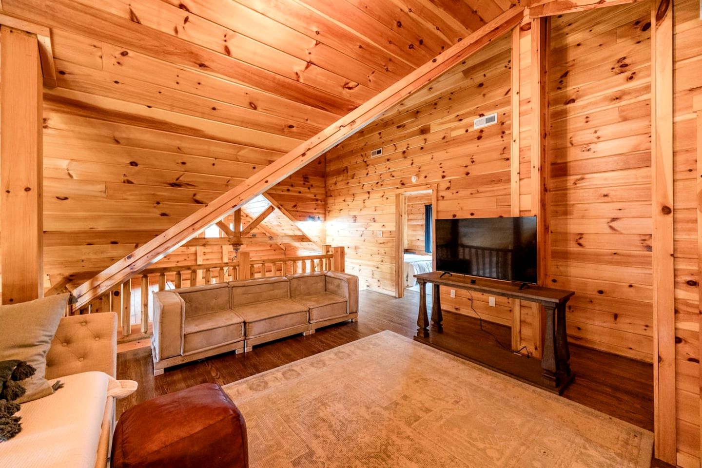 Awesome Wooden Cabin with Stunning Sights in Forest, Virginia