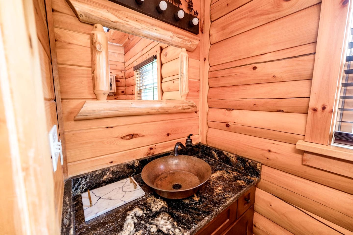 Awesome Wooden Cabin with Stunning Sights in Forest, Virginia