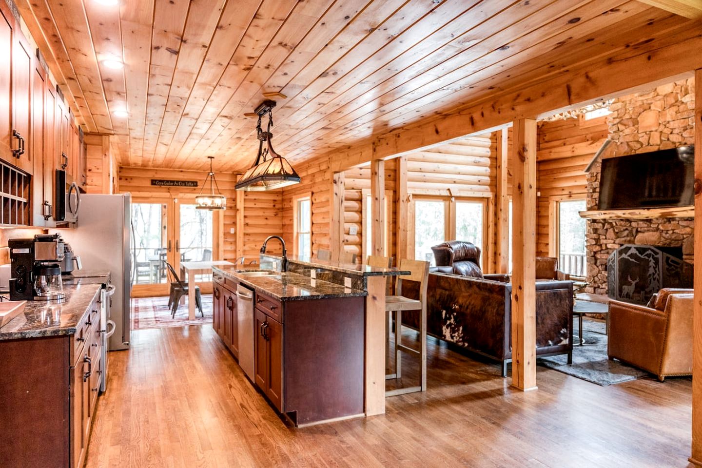 Awesome Wooden Cabin with Stunning Sights in Forest, Virginia