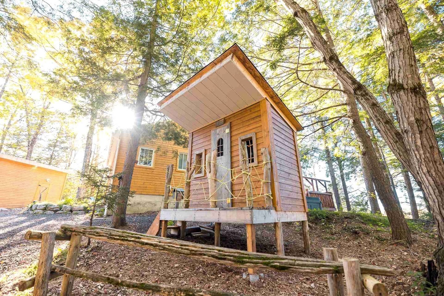 Gorgeous Luminous Cabin with Incredible Deck, Hot-Tub and Majestic Views in Quebec