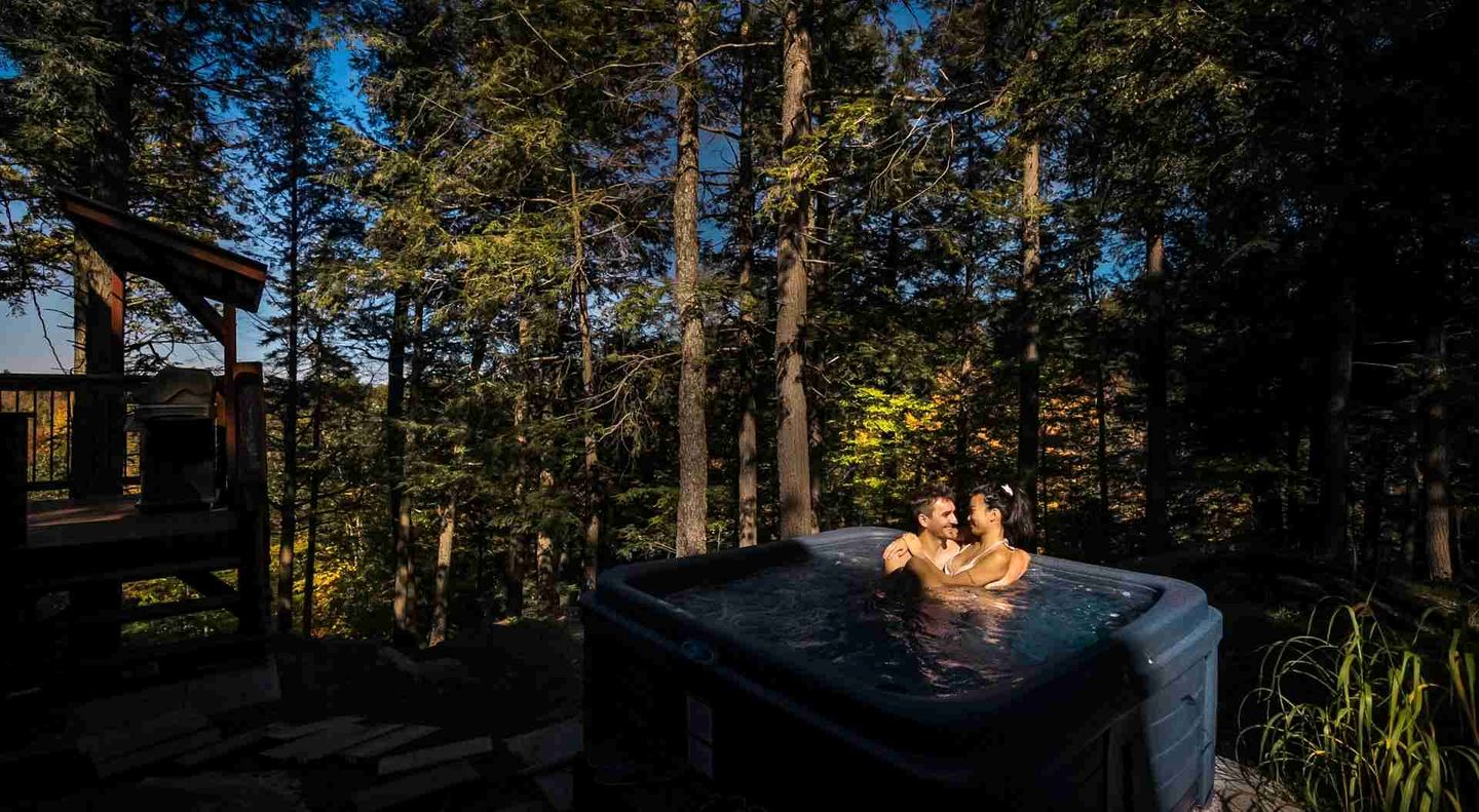 Gorgeous Luminous Cabin with Incredible Deck, Hot-Tub and Majestic Views in Quebec