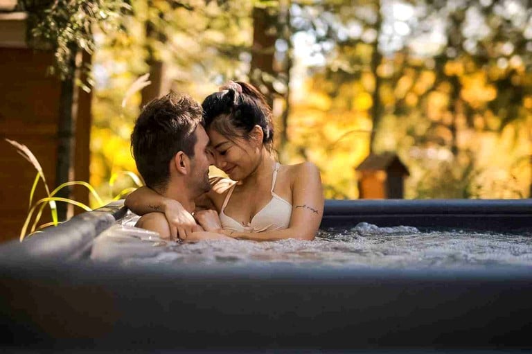 Cabins (Canada, Hawkesbury, Ontario)