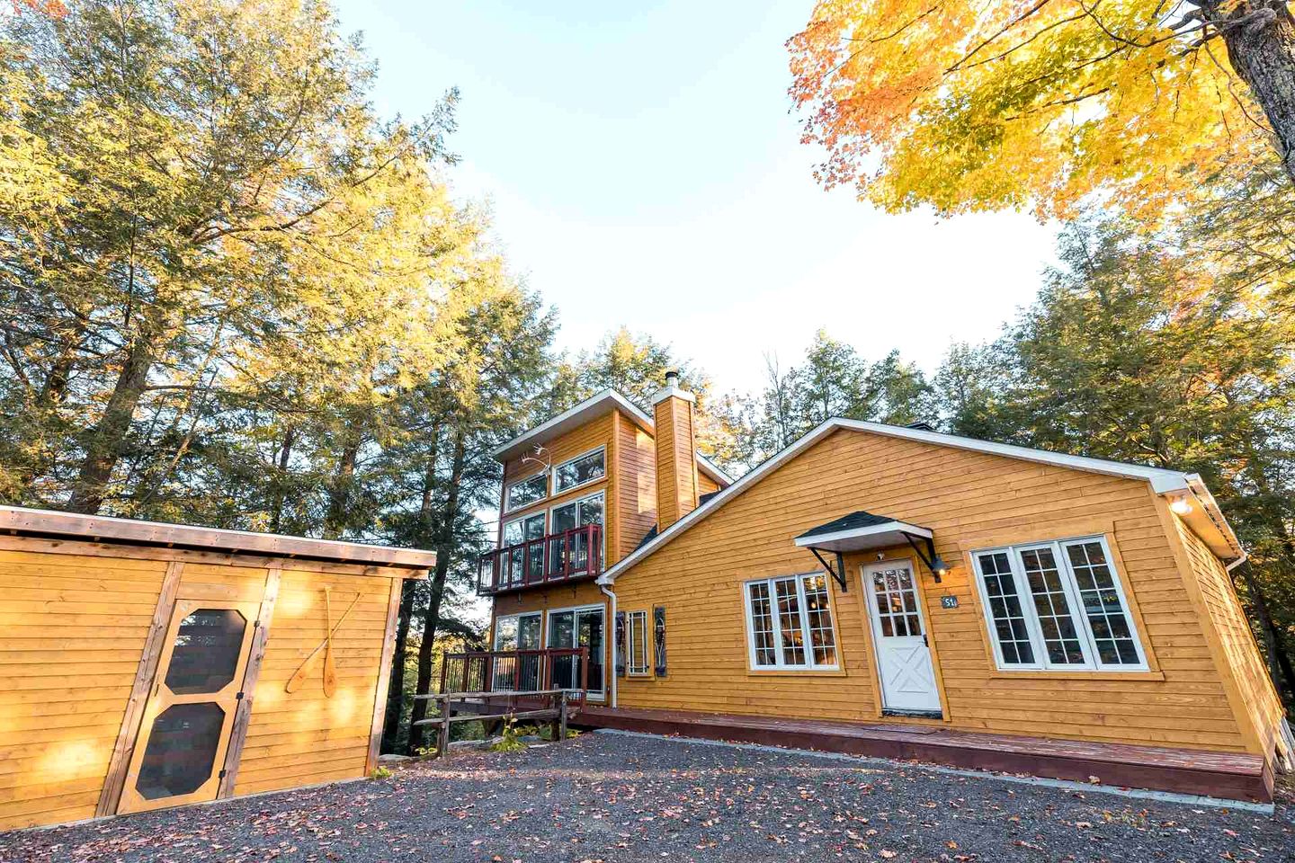 Gorgeous Luminous Cabin with Incredible Deck, Hot-Tub and Majestic Views in Quebec