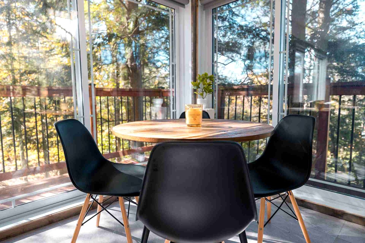Gorgeous Luminous Cabin with Incredible Deck, Hot-Tub and Majestic Views in Quebec