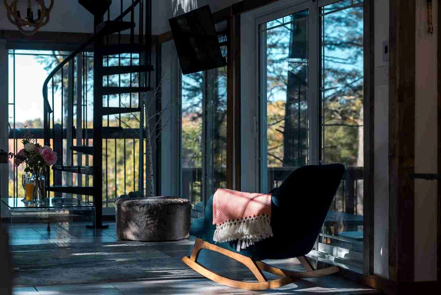 Gorgeous Luminous Cabin with Incredible Deck, Hot-Tub and Majestic Views in Quebec