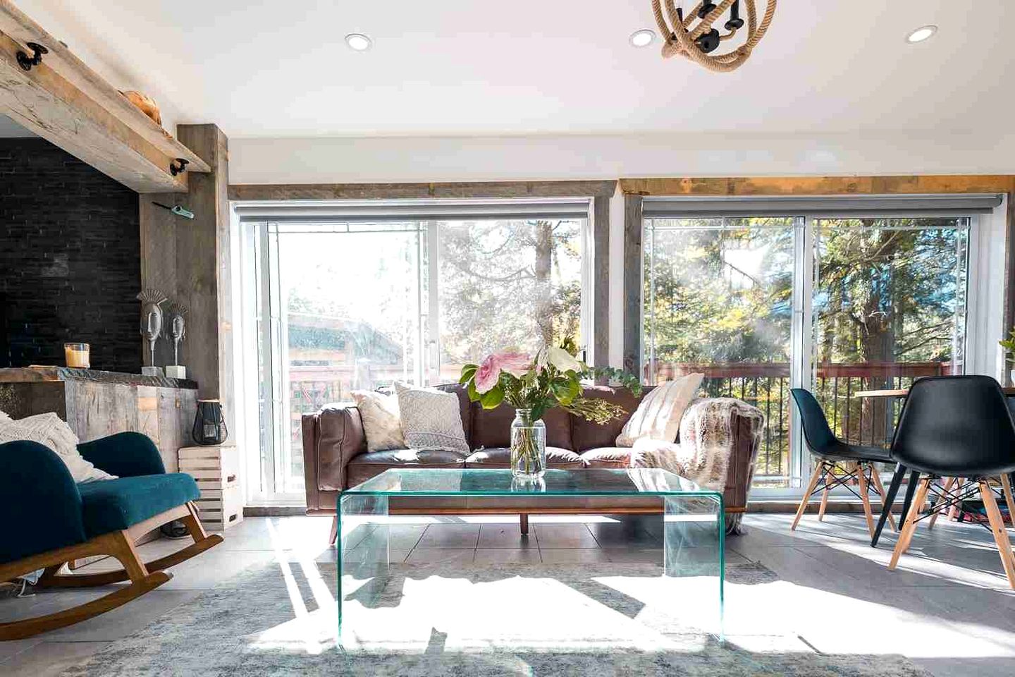 Gorgeous Luminous Cabin with Incredible Deck, Hot-Tub and Majestic Views in Quebec