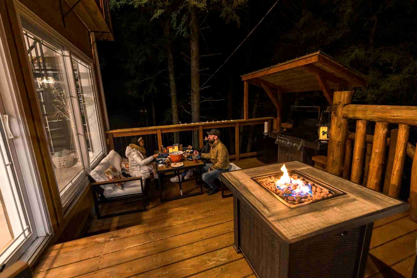 Gorgeous Luminous Cabin with Incredible Deck, Hot-Tub and Majestic Views in Quebec