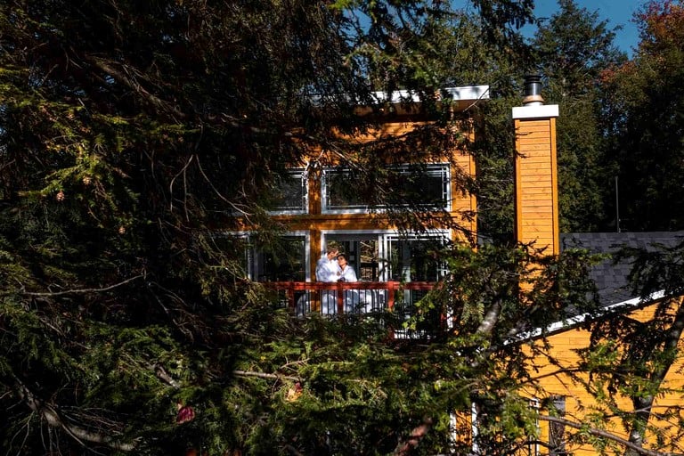 Cabins (Canada, Hawkesbury, Ontario)