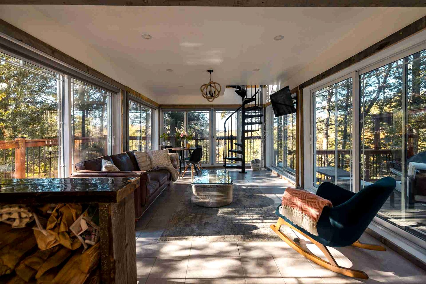 Gorgeous Luminous Cabin with Incredible Deck, Hot-Tub and Majestic Views in Quebec