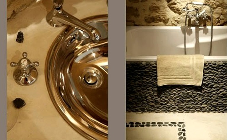 Cottages (Beaumes de Venise, Provence-Alpes-Côte d'Azur, France)