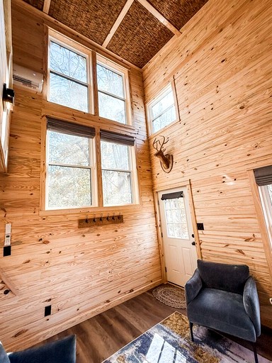 Cabins (United States of America, Henderson, North Carolina)