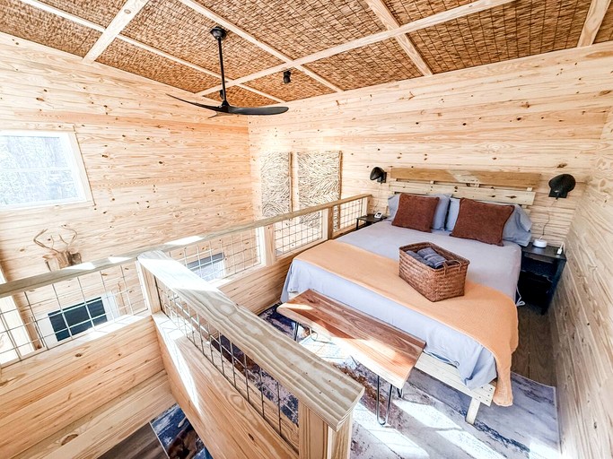 Cabins (United States of America, Henderson, North Carolina)