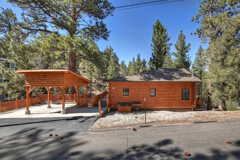 Log Cabins (United States of America, Big Bear, California)