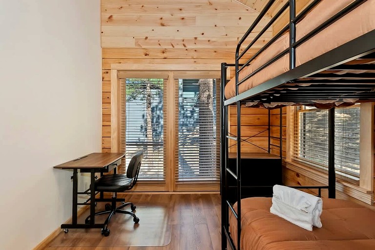 Log Cabins (United States of America, Big Bear, California)