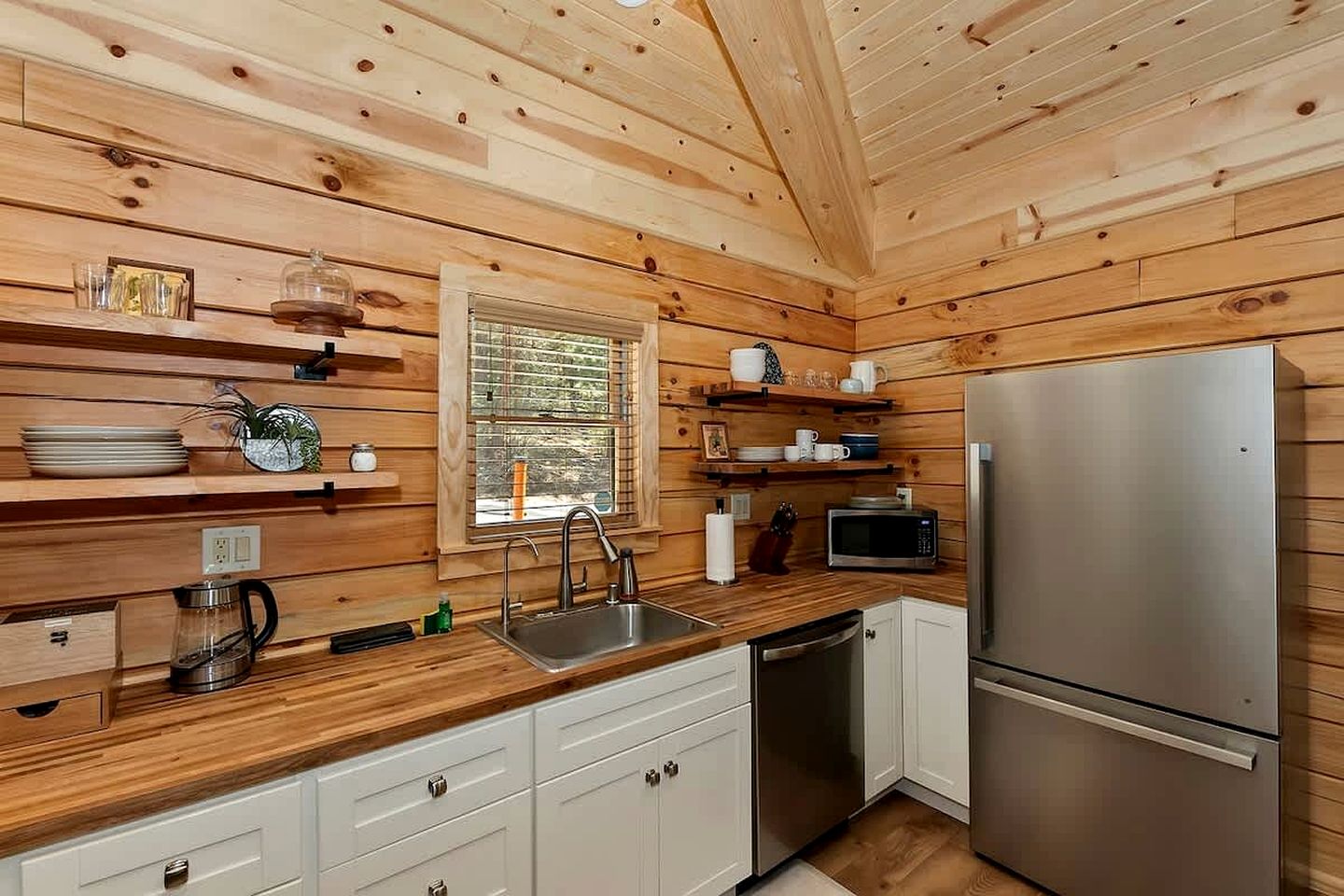 Gorgeous Modern Log Cabin Nestled in the Woods in Big Bear, California