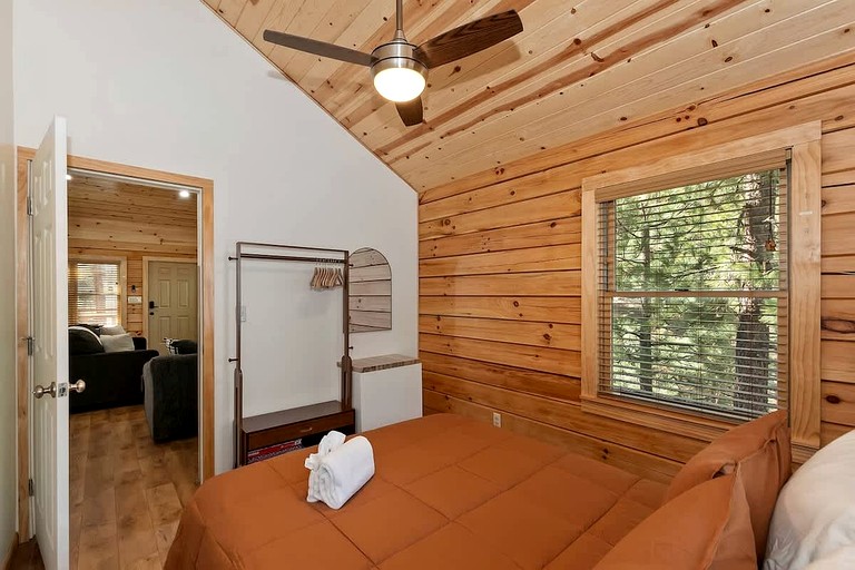 Log Cabins (United States of America, Big Bear, California)