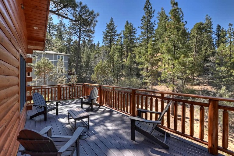 Log Cabins (United States of America, Big Bear, California)