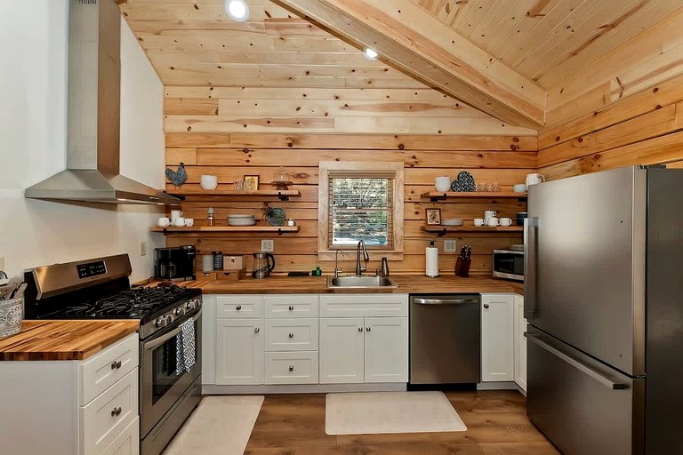 Log Cabins (United States of America, Big Bear, California)