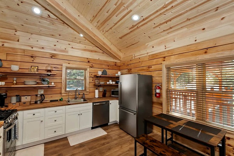 Log Cabins (United States of America, Big Bear, California)