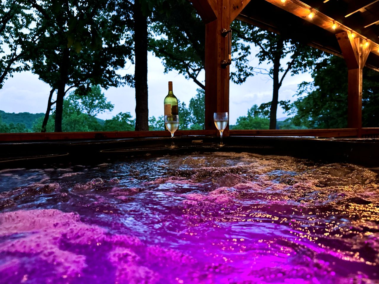 Gorgeous Mountain Cabin with Jacuzzi and Lovely Living Spaces in Georgia