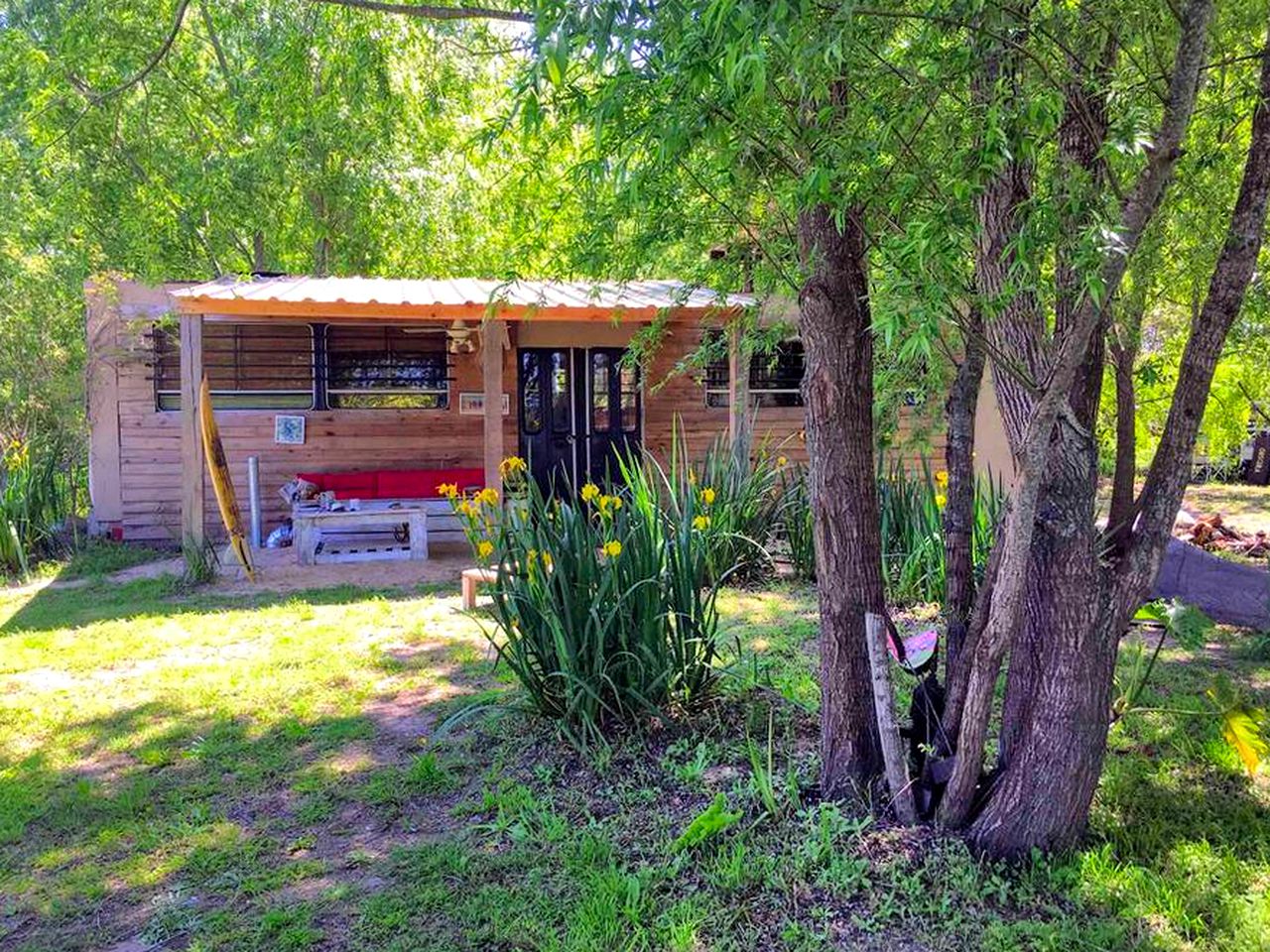 Gorgeous Renovated Bus for a Glamping Getaway near Buenos Aires, Argentina