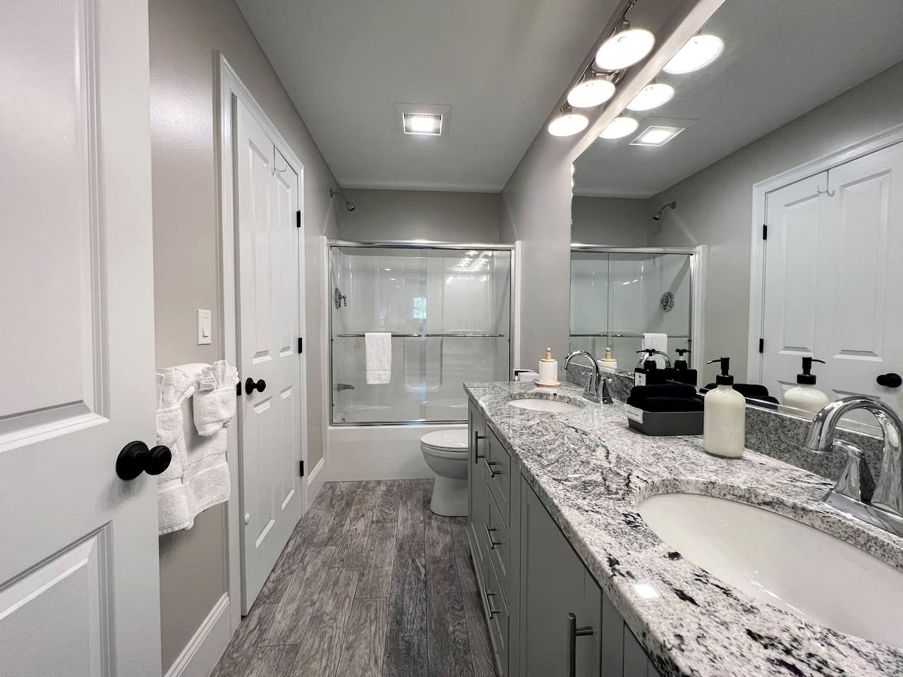 Gorgeous Riverfront Cabin with Games in North Conway, New Hampshire