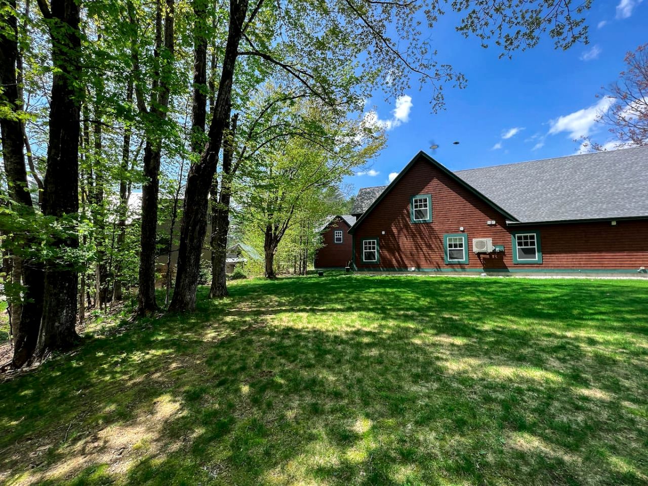Gorgeous Riverfront Cabin with Games in North Conway, New Hampshire
