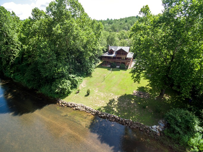 Cabins (Copperhill, Tennessee, United States)