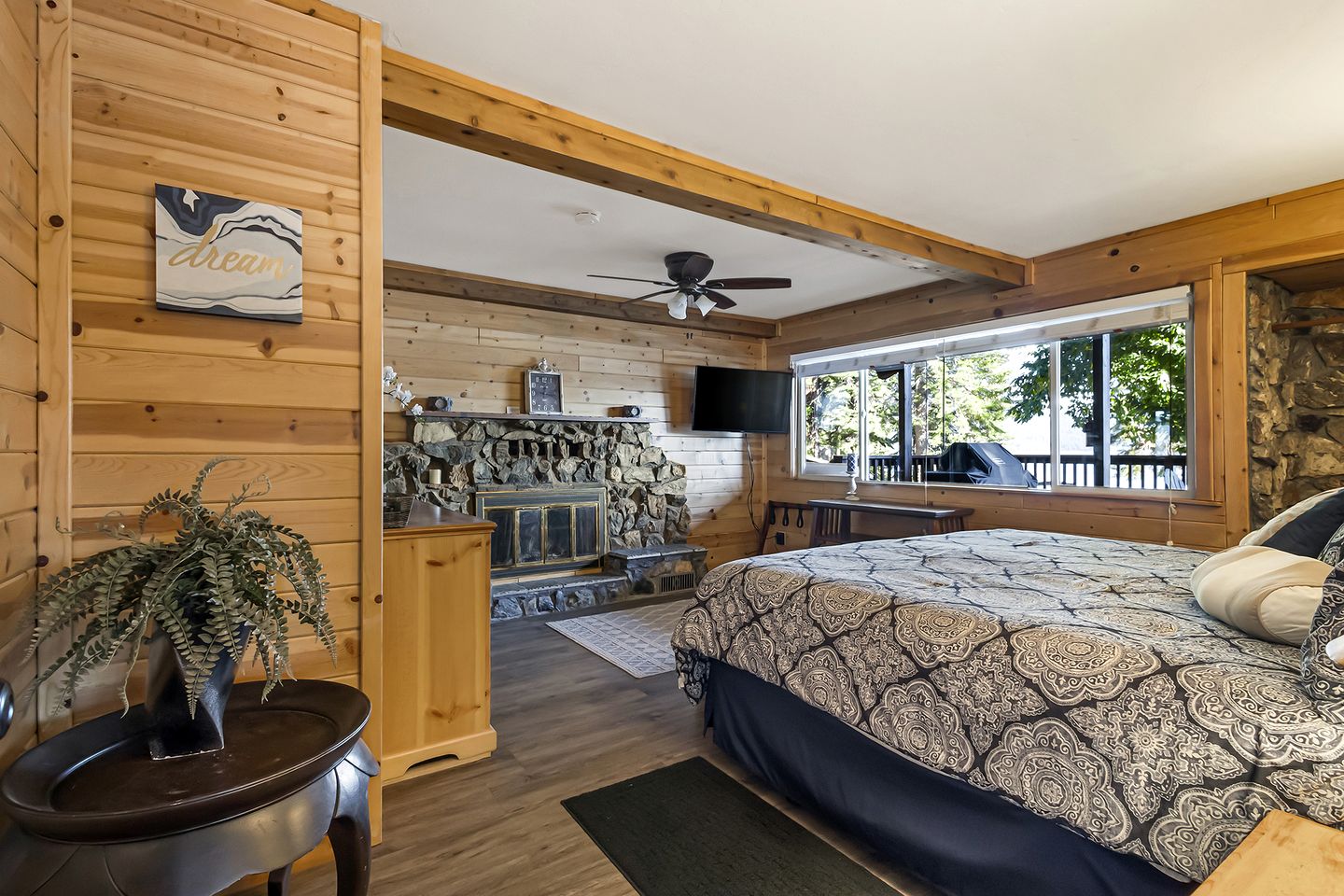 Gorgeous Secluded Cabin with Amazing Views in Lake Almanor, California