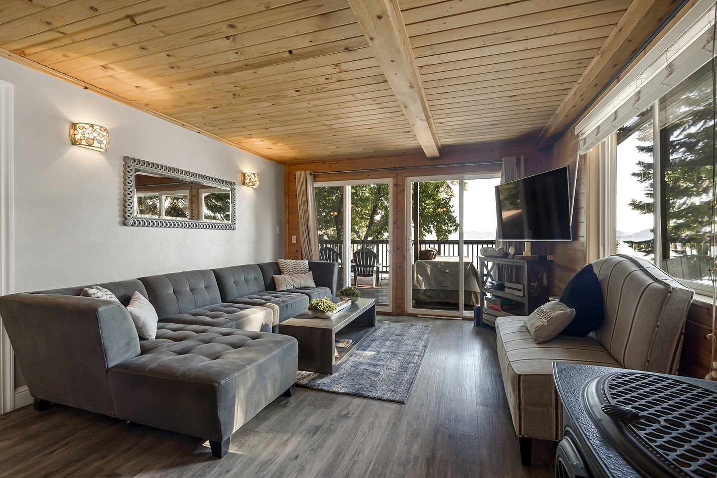 Gorgeous Secluded Cabin with Amazing Views in Lake Almanor, California
